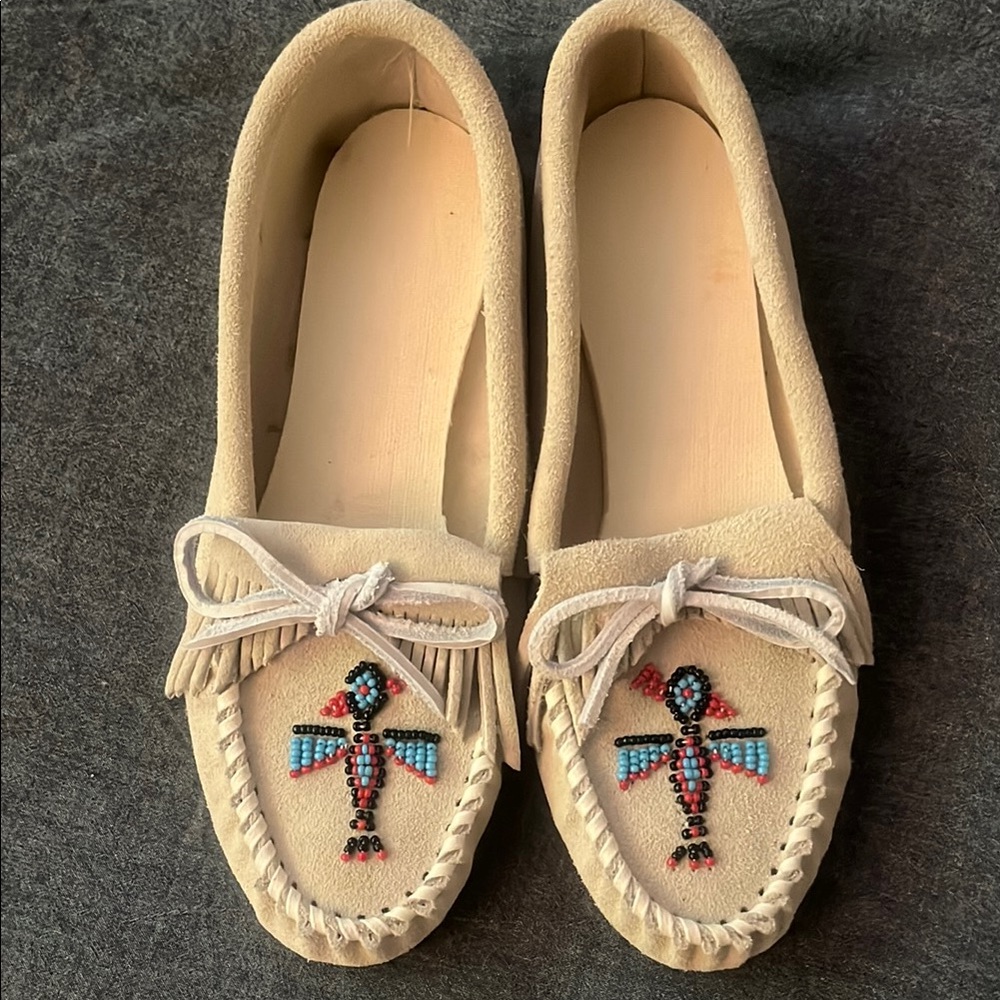 Embroidered Beige Moccasins